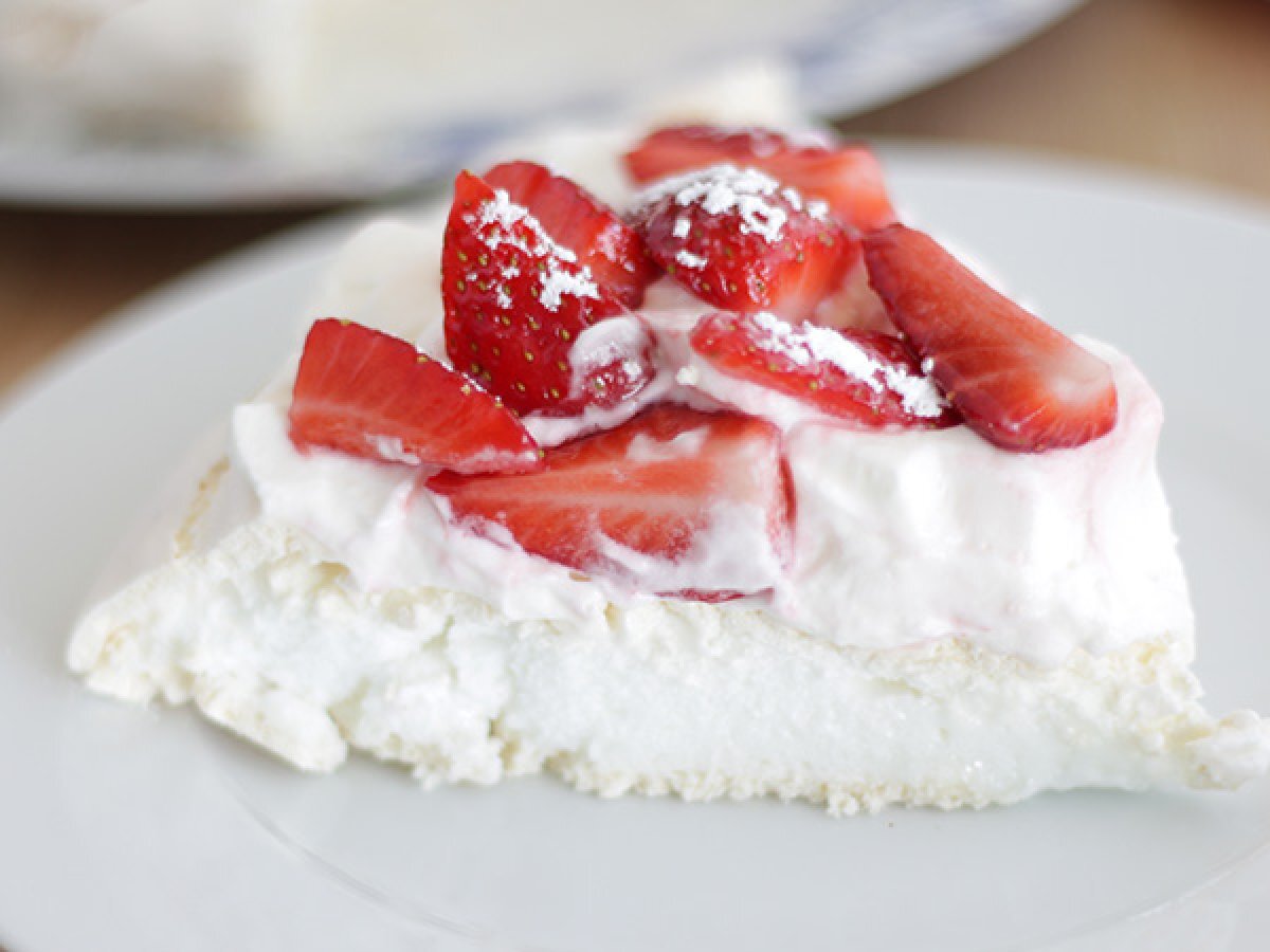 Pavlova with strawberries - Video recipe ! - photo 2