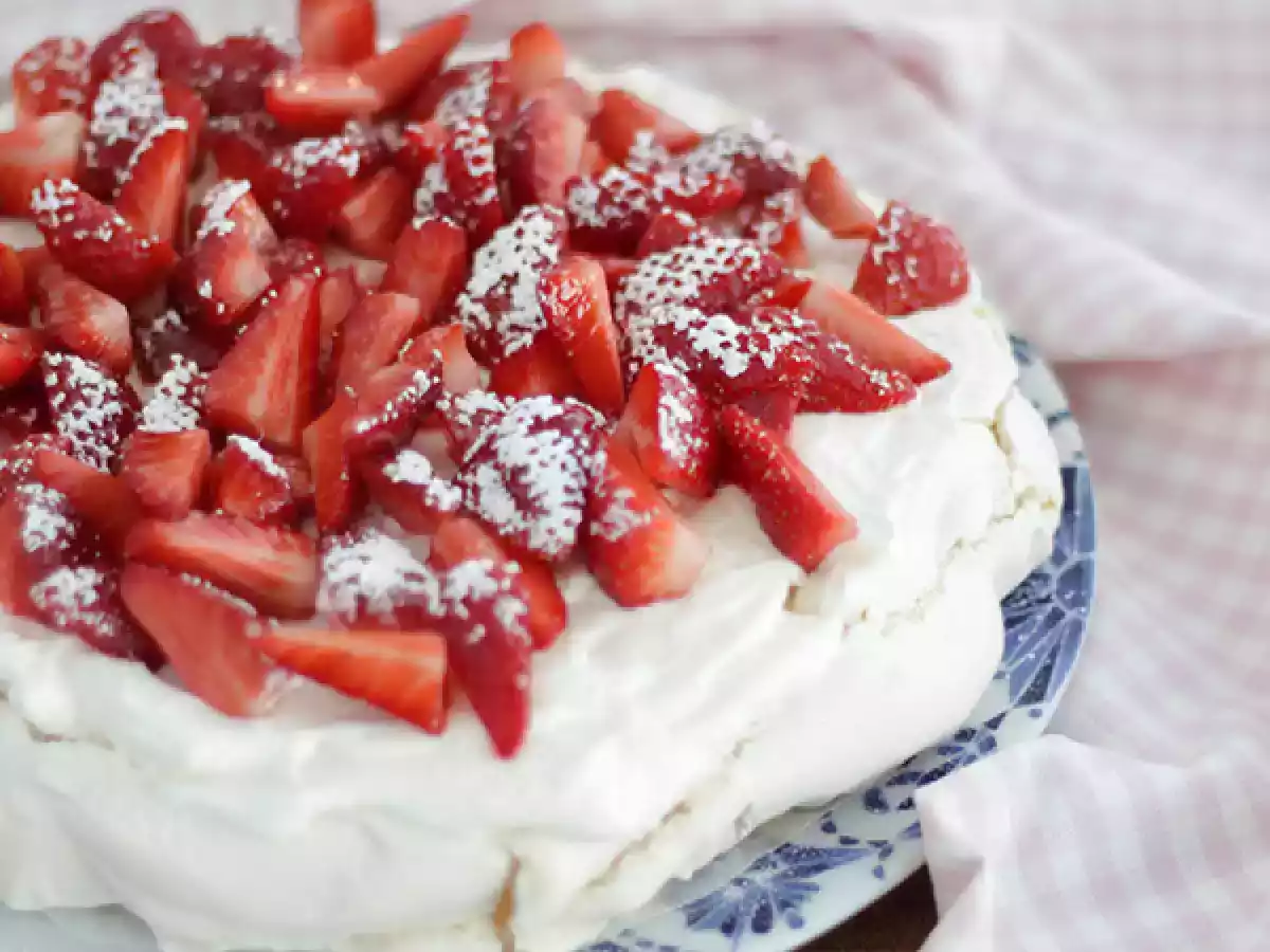 Pavlova with strawberries - video recipe ! - photo 3