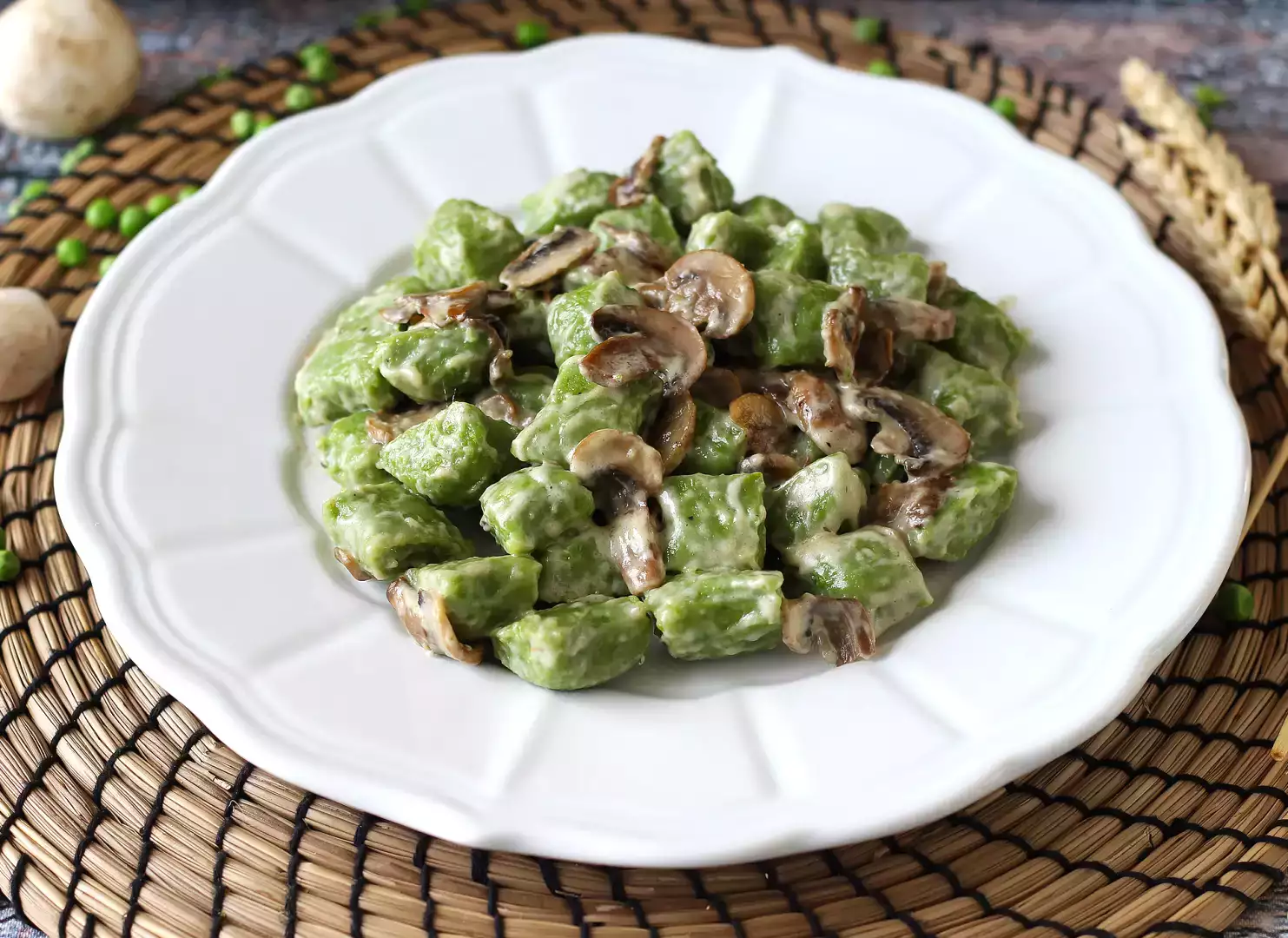 Pea gnocchi with mushroom sauce recipe