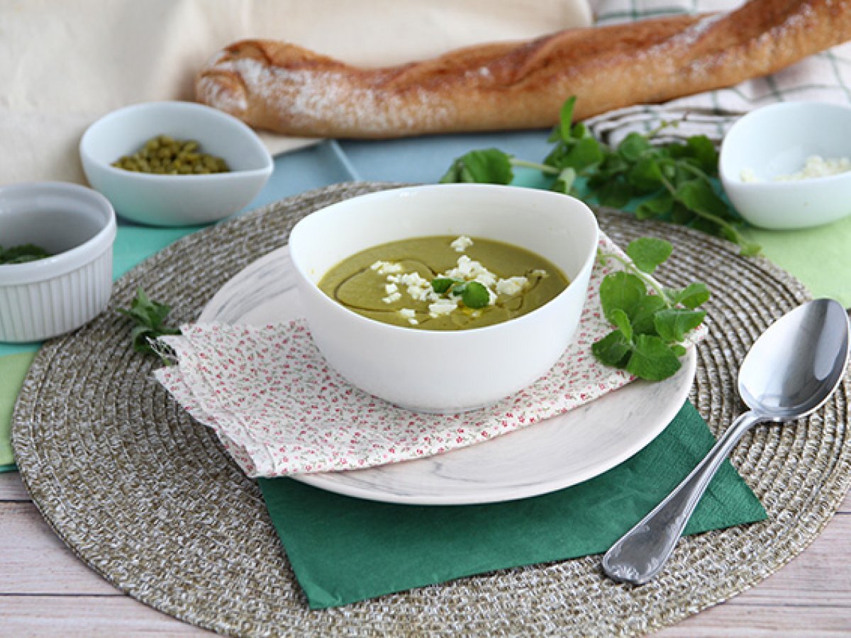 Pea soup with mint - photo 2