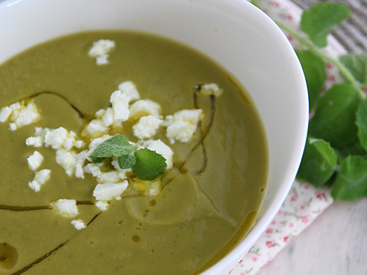 Pea soup with mint - photo 3