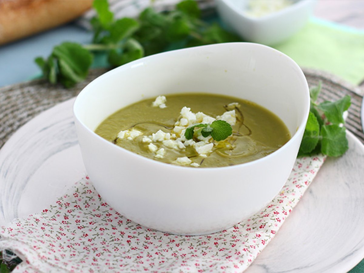 Pea soup with mint - photo 4