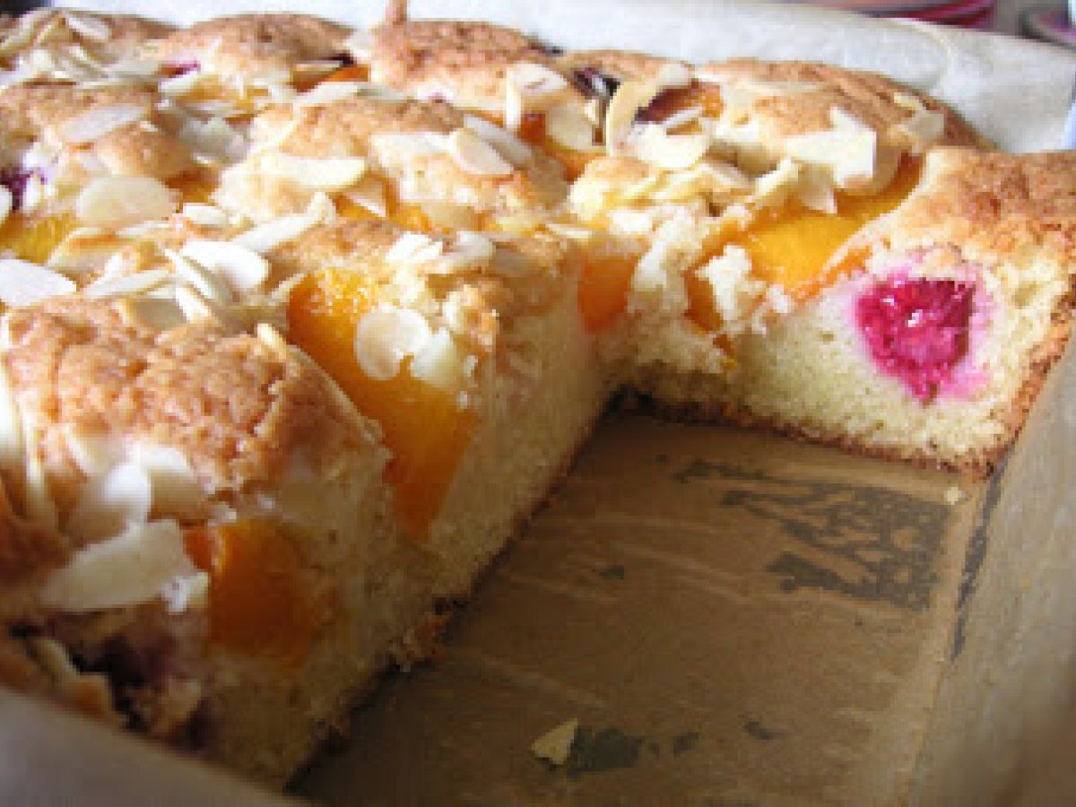 Peach and raspberry traybake - photo 3