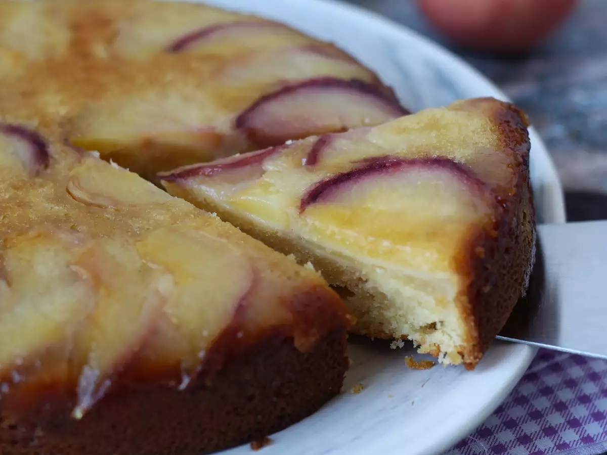 Peach upside-down cake with a moist, gooey texture and caramelized topping - photo 4
