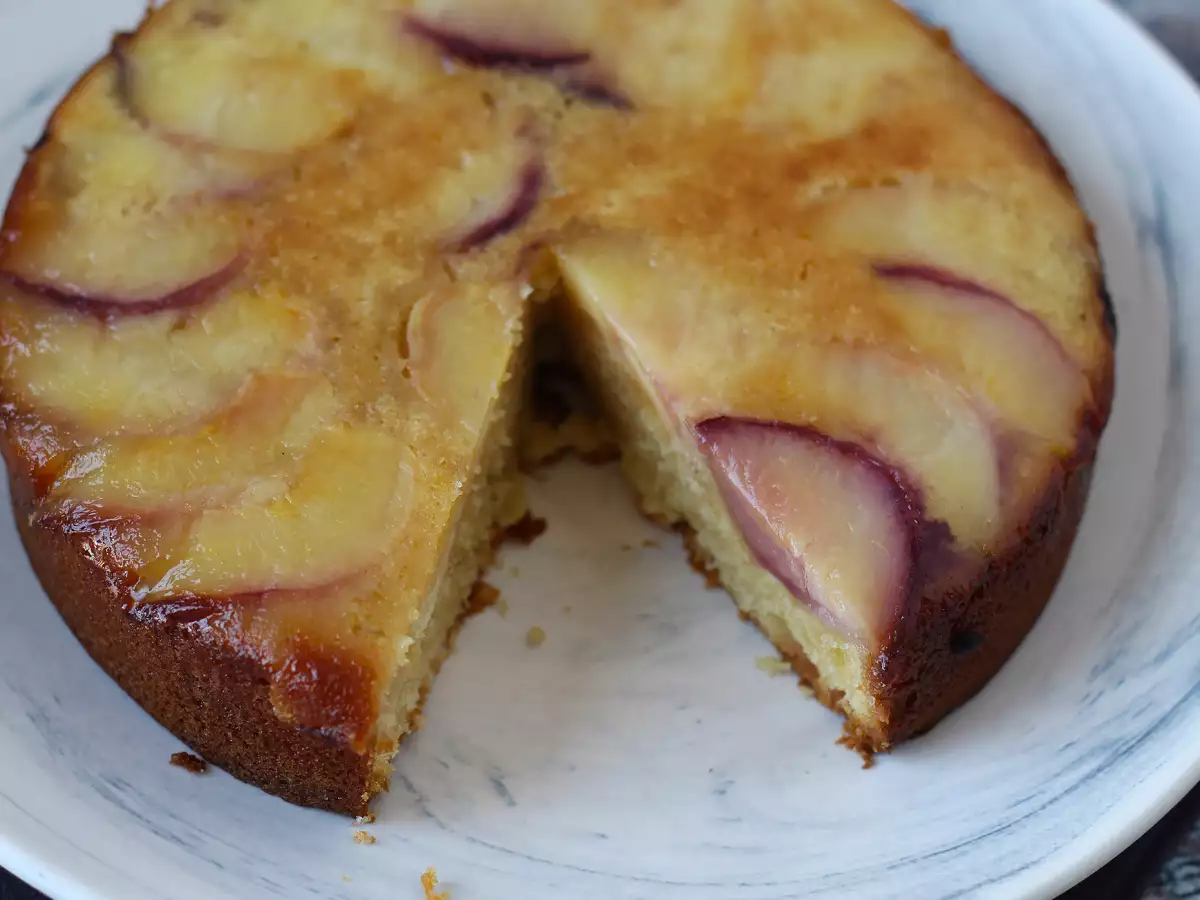Peach upside-down cake with a moist, gooey texture and caramelized topping - photo 7