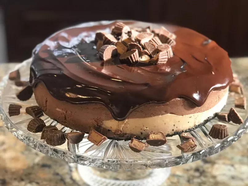 PEANUT BUTTER CHOCOLATE CHEESECAKE:THE PRETTY FEED, photo 1