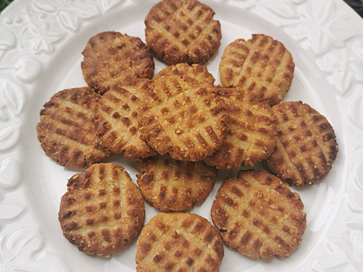 Peanut butter cookies - 4 ingredients - no added sugars - photo 3