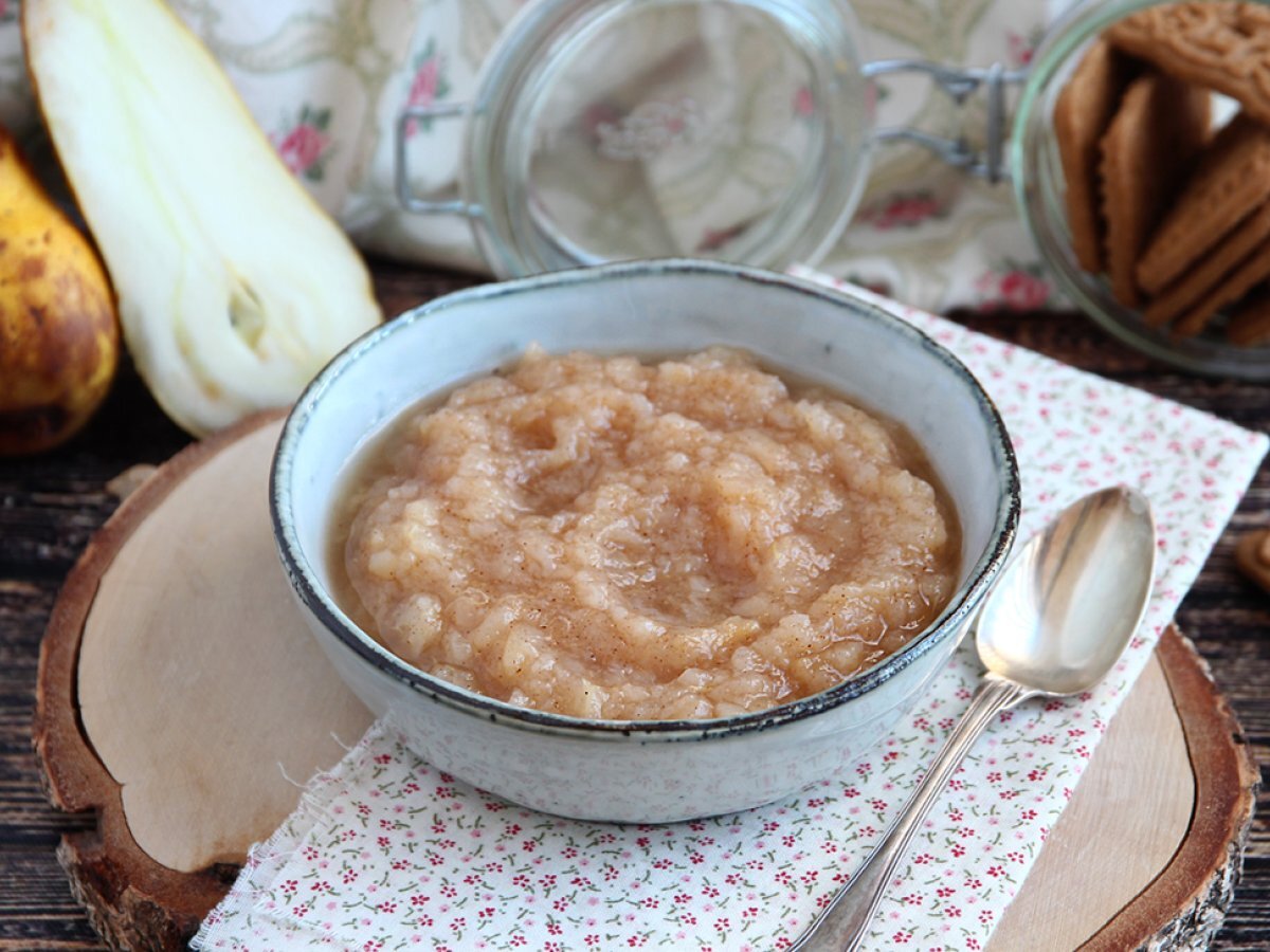 Pear and cinnamon purée - no added sugar