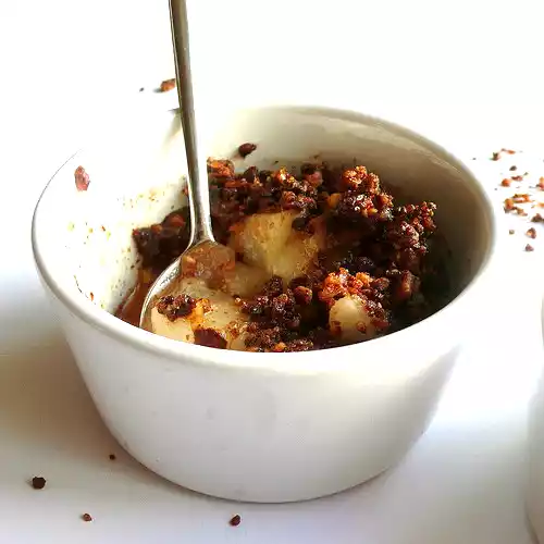 Pear, chocolate, hazelnut, and cinnamon crumble recipe