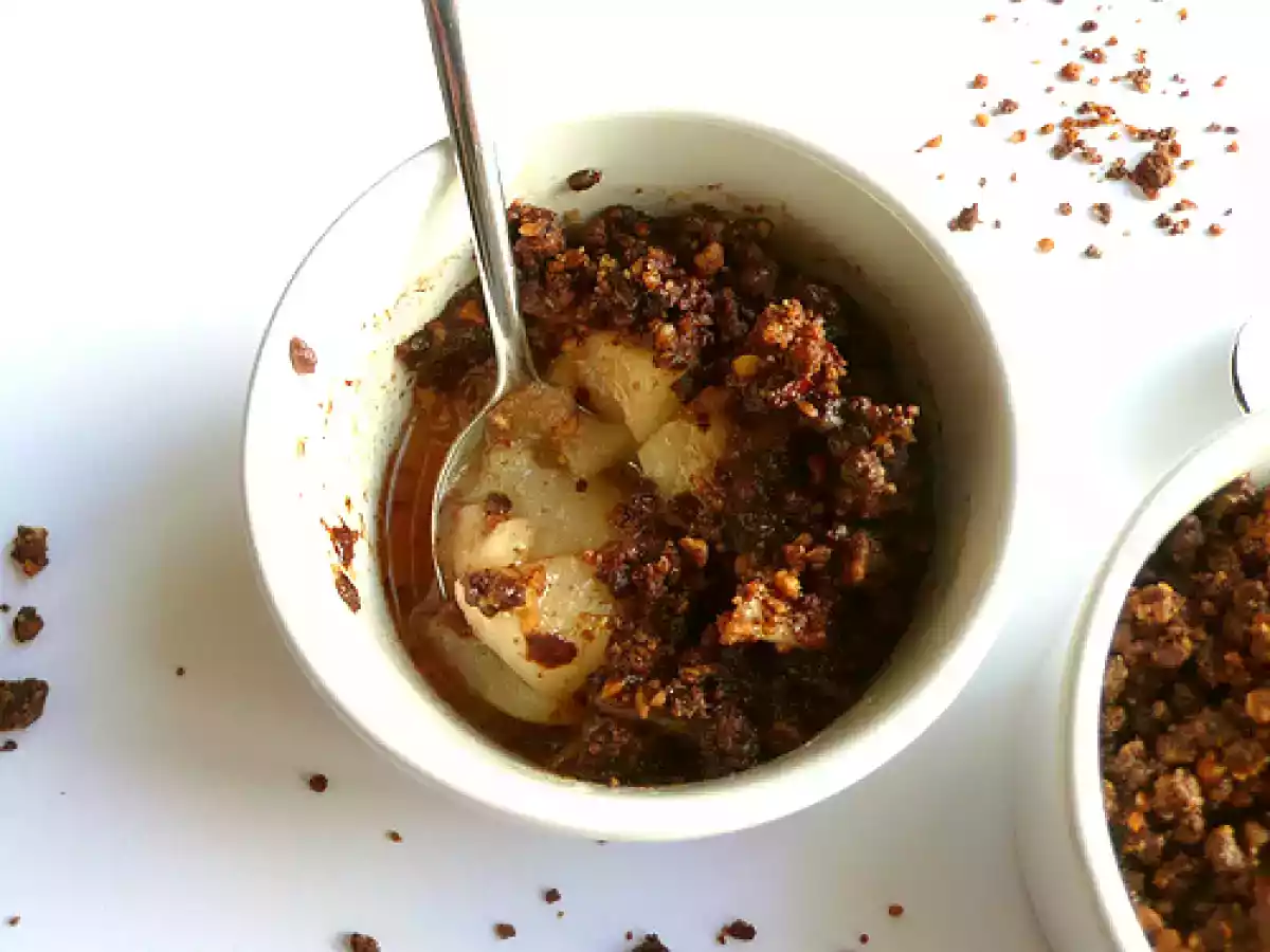 Pear, chocolate, hazelnut and cinnamon crumble - photo 2