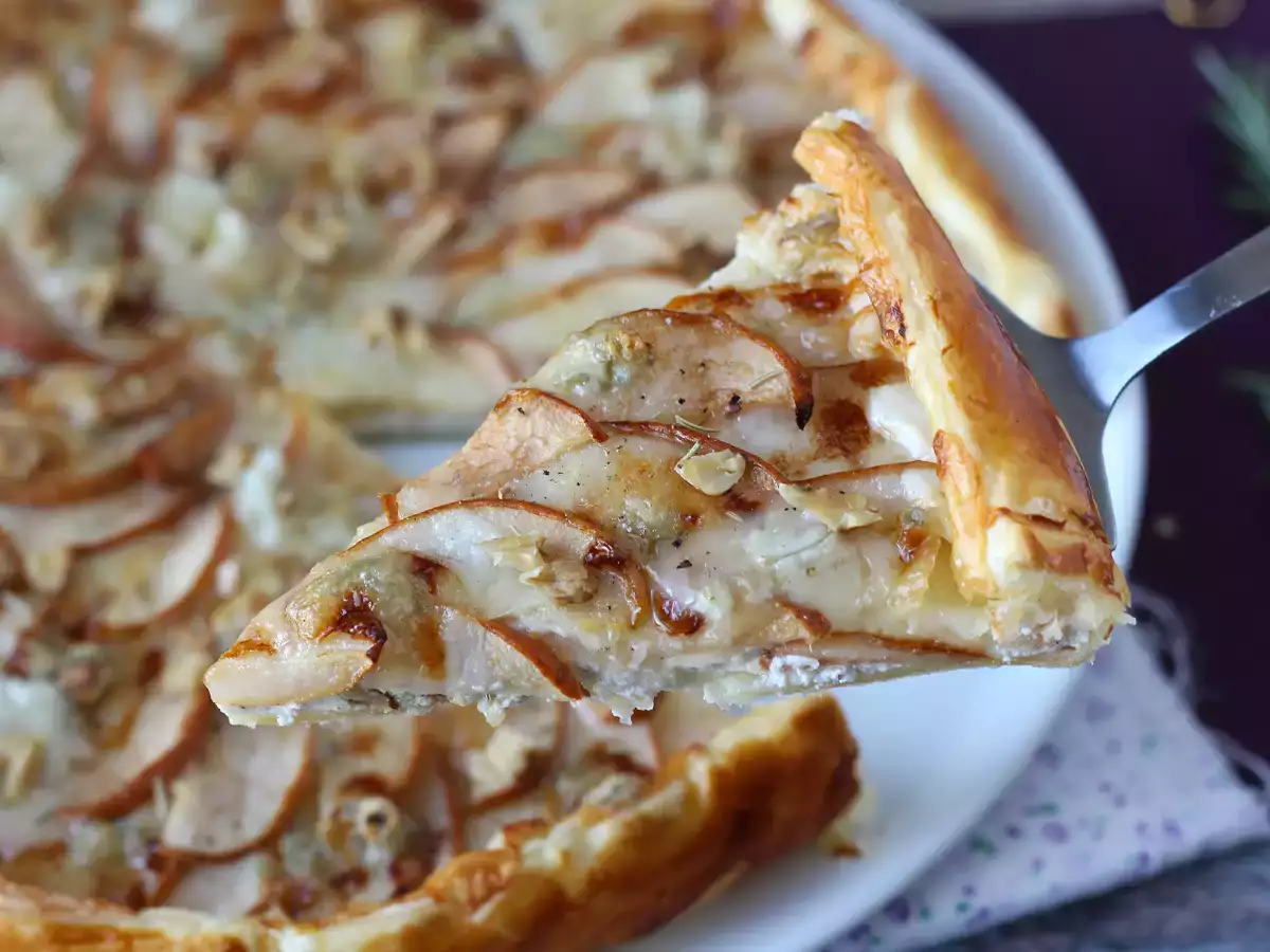 Pear, Gorgonzola, and walnut tart - photo 3