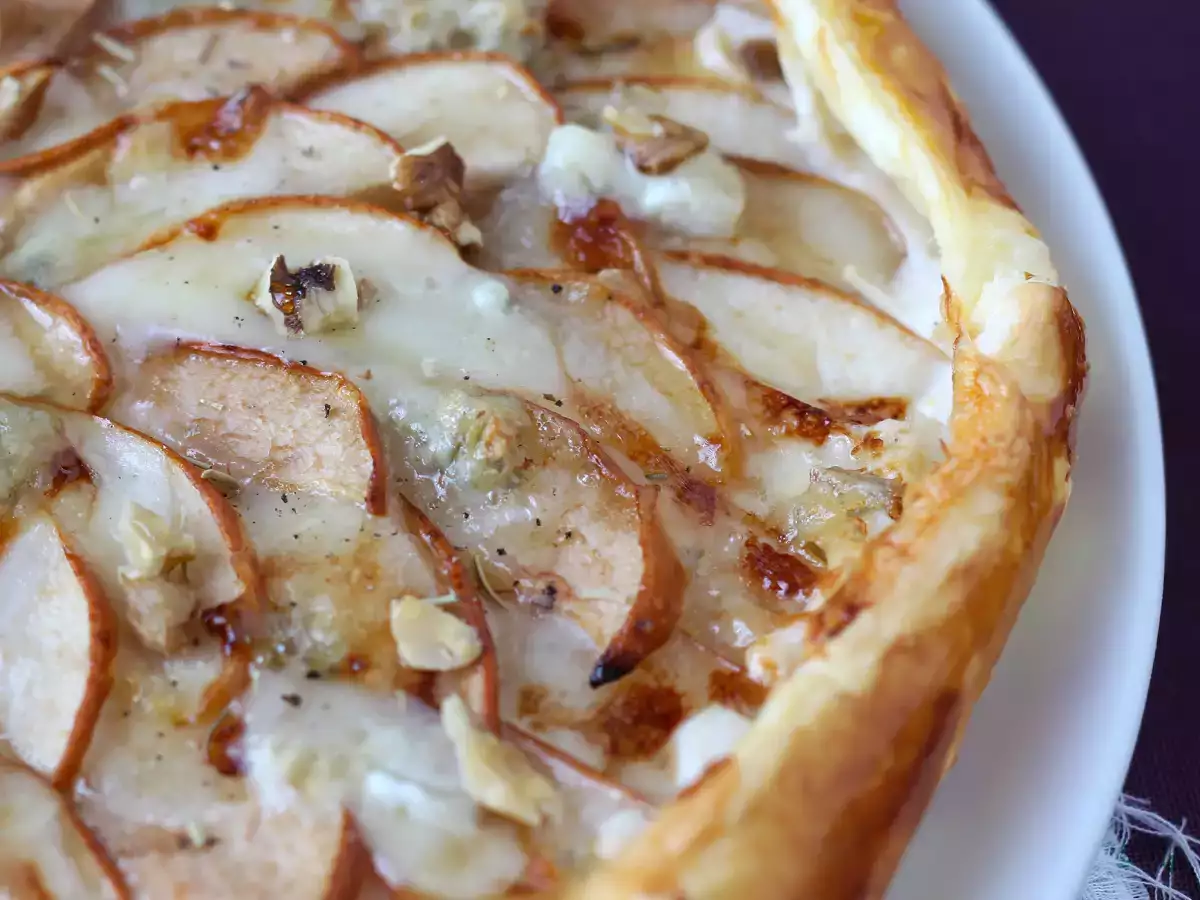 Pear, Gorgonzola, and walnut tart - photo 5