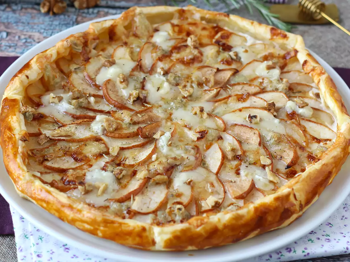 Pear, Gorgonzola, and walnut tart - photo 8
