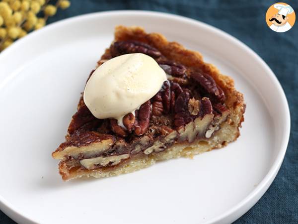 Pecan pie - a delicious thanksgiving treat