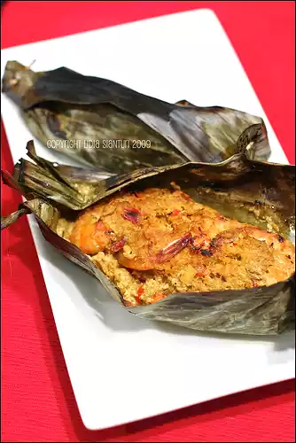 Grilled shrimp and tofu recipe (pepes udang-tahu)