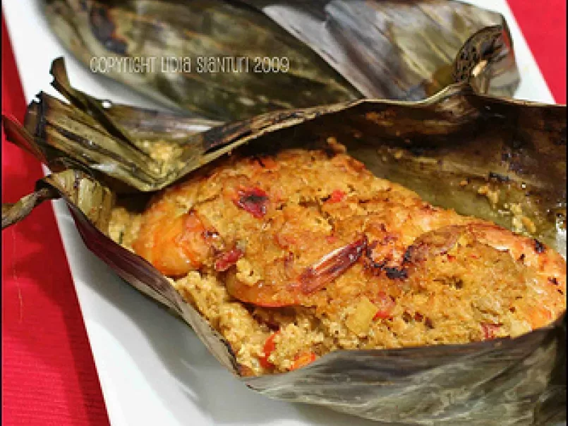 Pepes udangtahu (grilled steamed seasoned shrimp and tofu