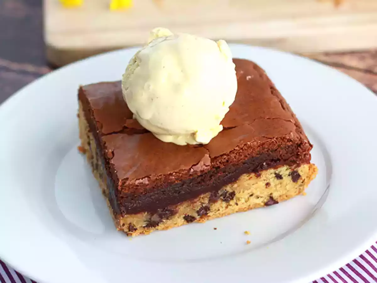 Perfect brownie and cookie cake for snack time!
