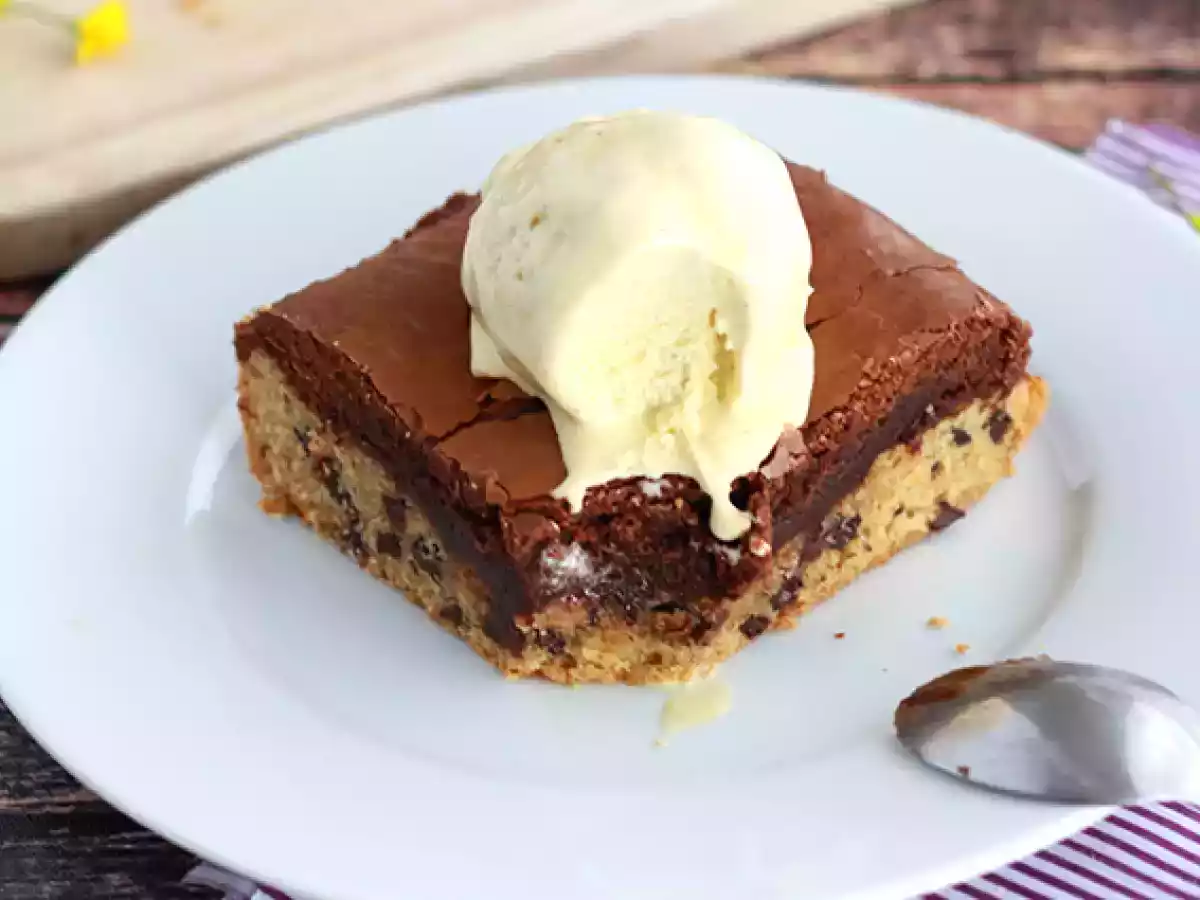Perfect brownie and cookie cake for snack time! - photo 3