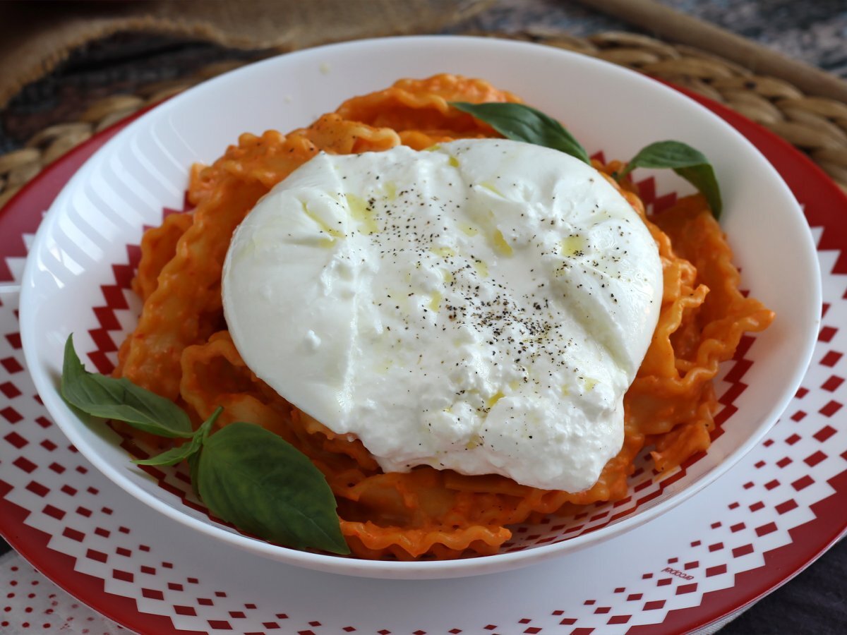 Pesto Calabrese and it's creamy burrata - Italian pesto with bell pepper and ricotta - photo 6