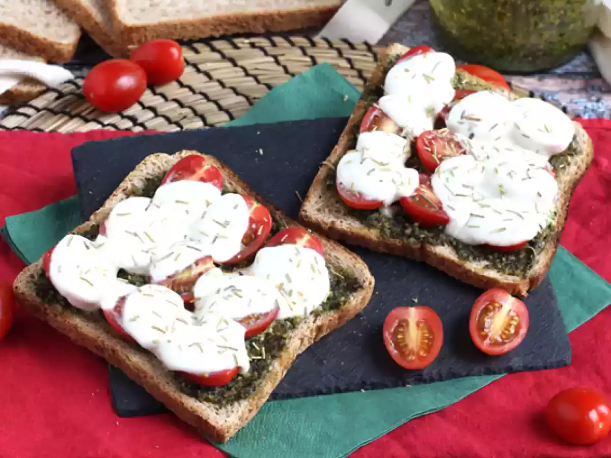 Pesto, cherry tomatoes and mozzarella bruschetta