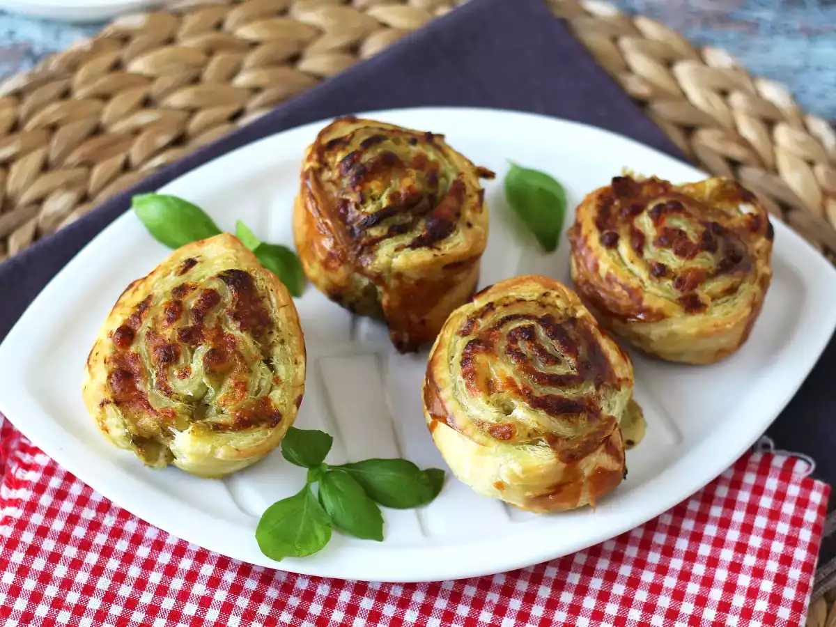 Pesto mozzarella puff pastries with air fryer, ready in 15 minutes! - photo 2