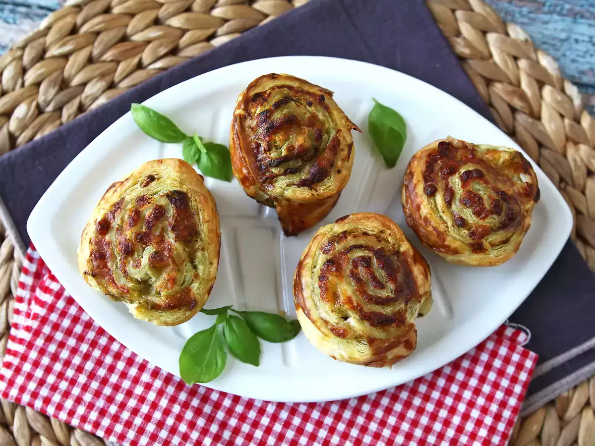 Pesto mozzarella puff pastries with air fryer, ready in 15 minutes! - photo 5