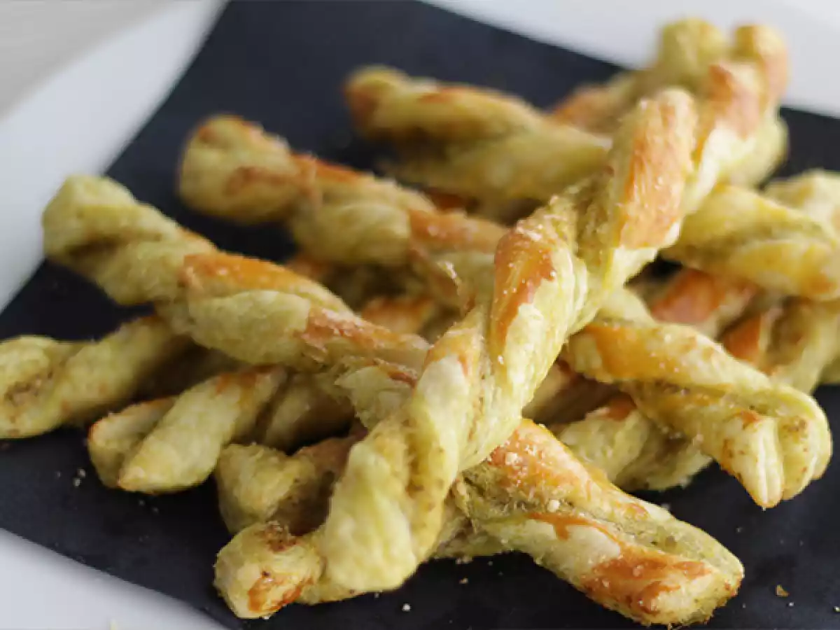 Pesto & parmesan breadsticks - video recipe ! - photo 3