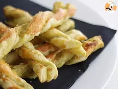 Pesto & parmesan breadsticks - Video recipe !