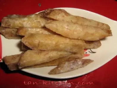 Phuek Tod Nam-Tan (Deep-fried sugared taro)