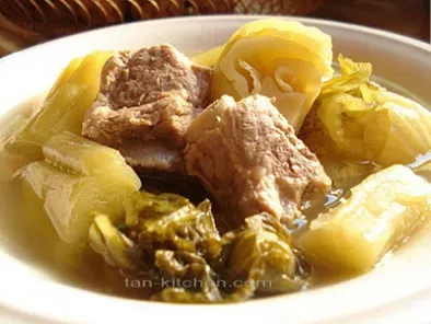 https://en.petitchef.com/imgupl/recipe/pickled-mustard-green-soup-and-spare-ribs-tom-jued-pak-gad-dong-ka-dook-mou--md-371990p598357.jpg