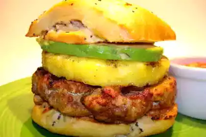 Pineapple-chorizo burger recipe: a tasty dinner idea