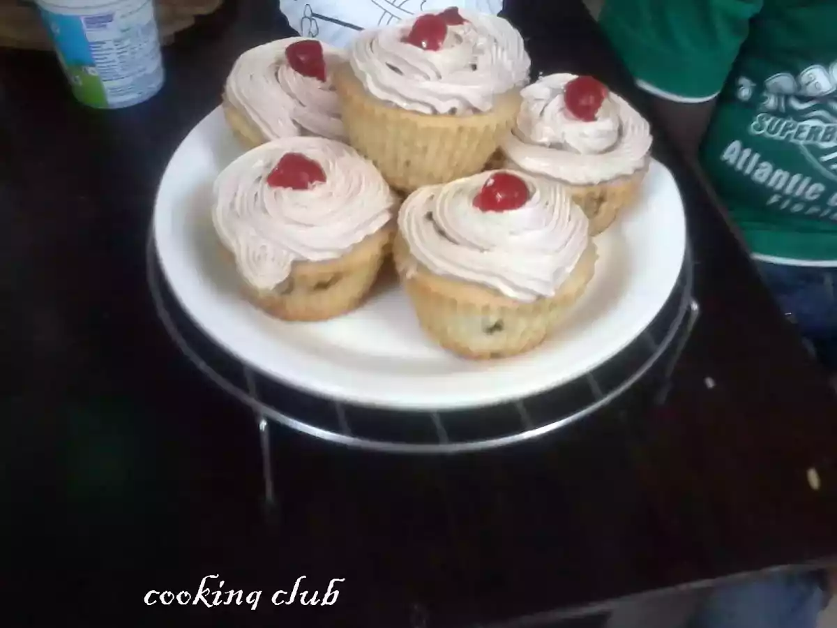 Pineapple cupcakes