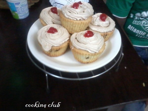 Pineapple cupcakes