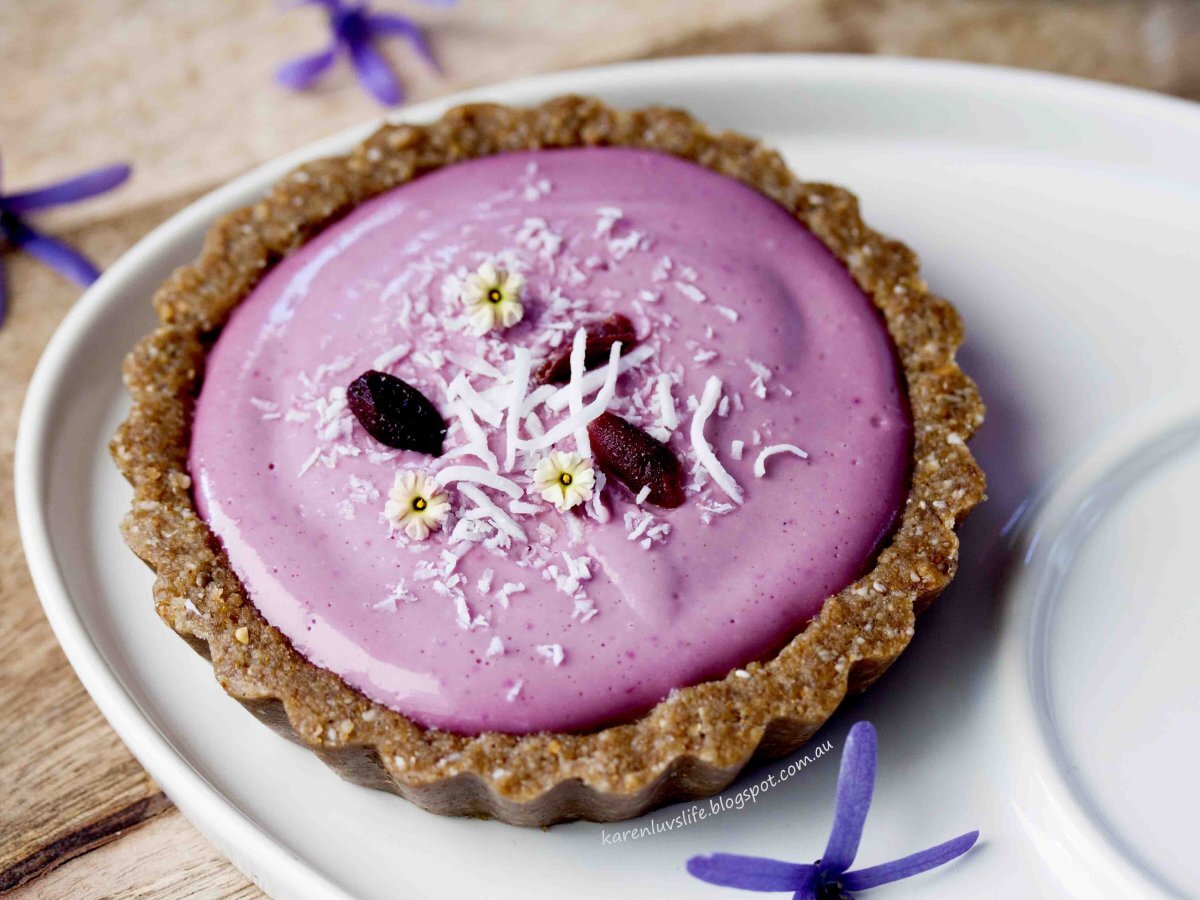 Pink banana custard and maqui berry cream tarts