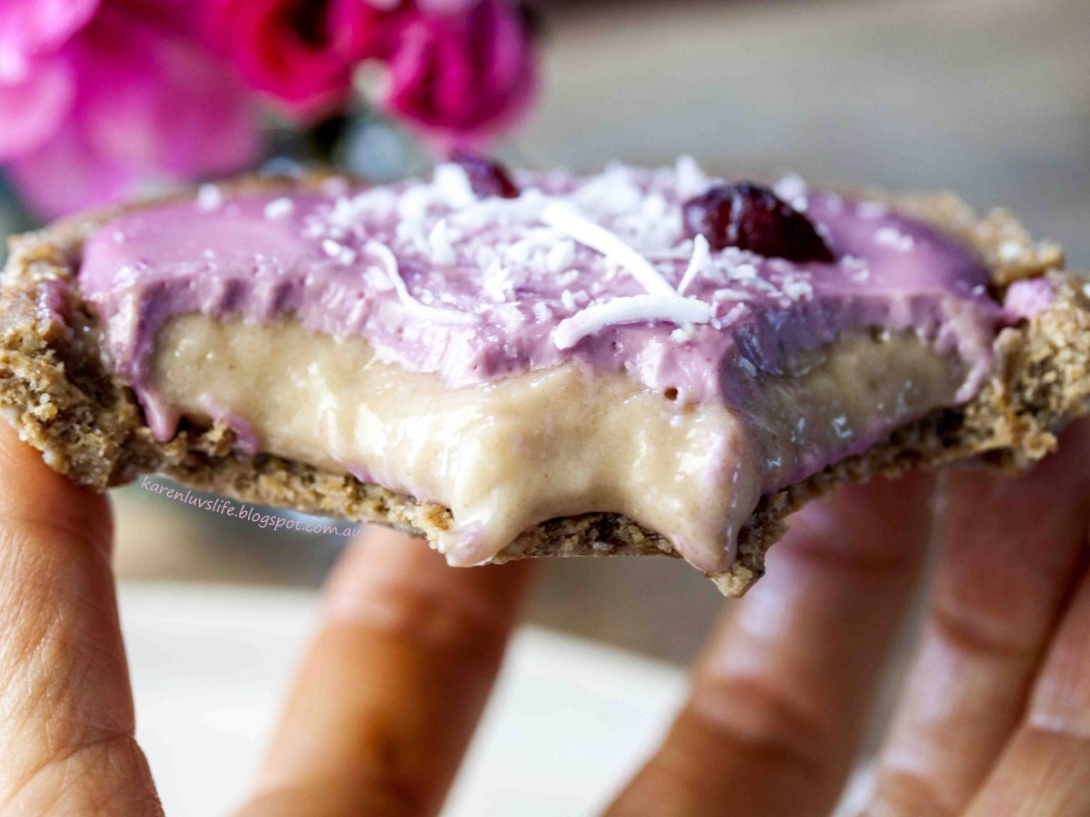 Pink banana custard and maqui berry cream tarts - photo 3