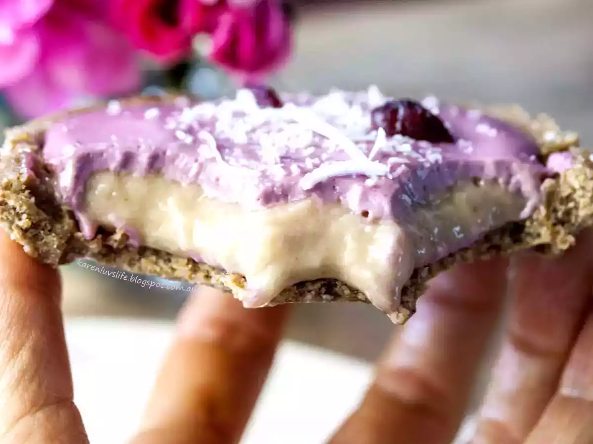 Pink banana custard and maqui berry cream tarts - photo 3