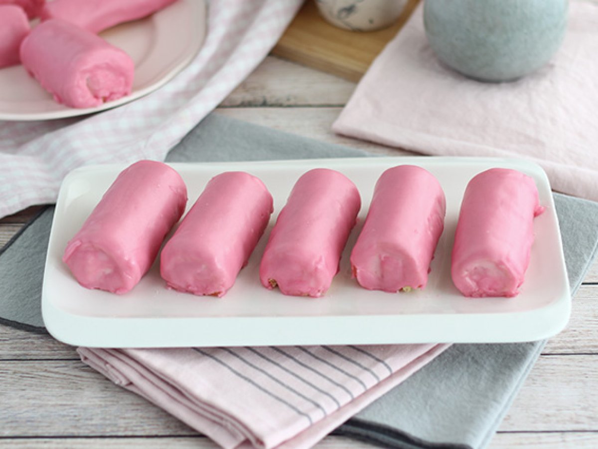 Pink panthers, mini strawberry swiss rolls - photo 2