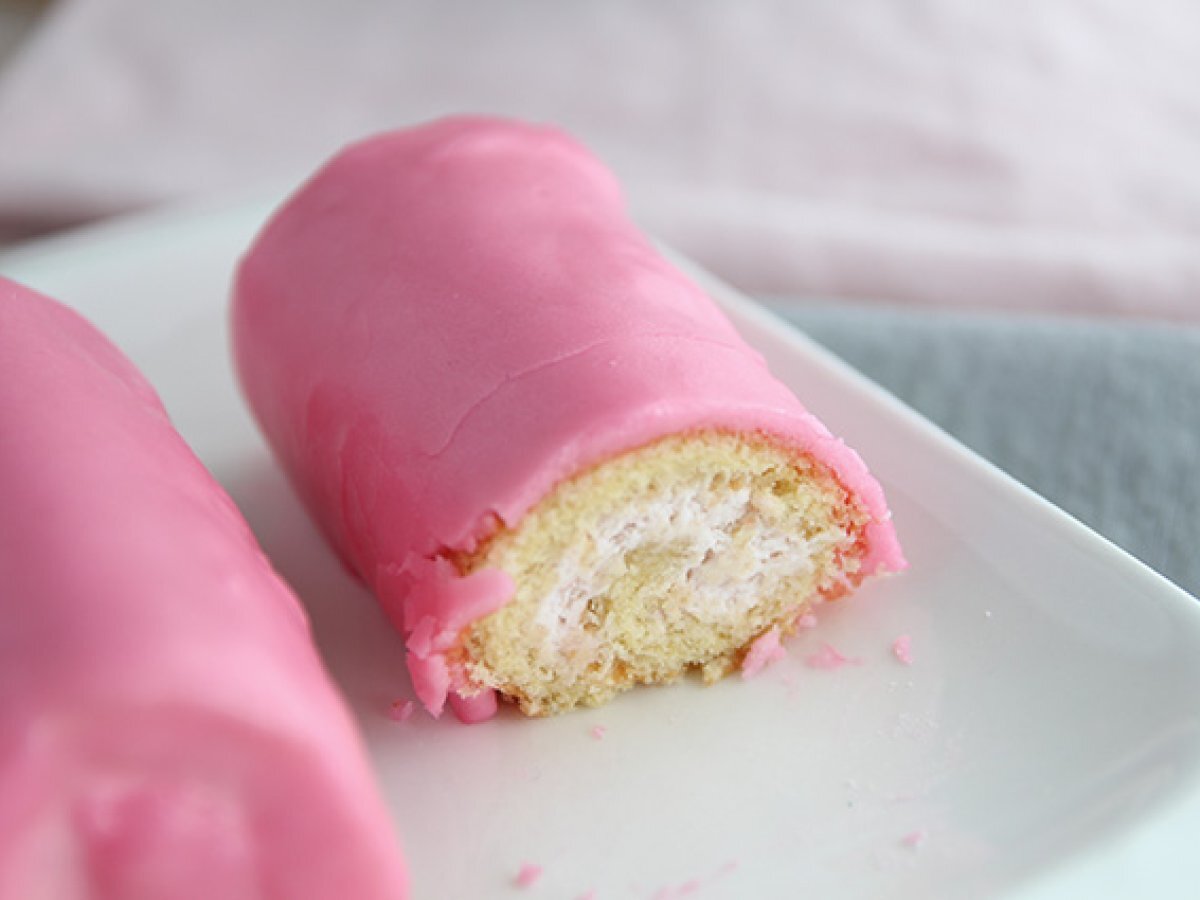 Pink panthers, mini strawberry swiss rolls - photo 3