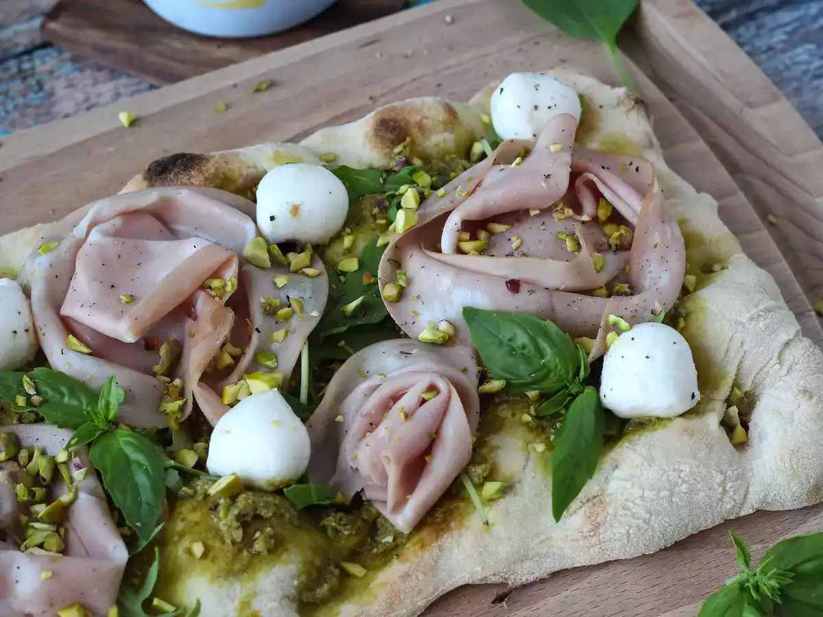Pinsa with pesto and mortadella, ready in 10 minutes! - photo 7