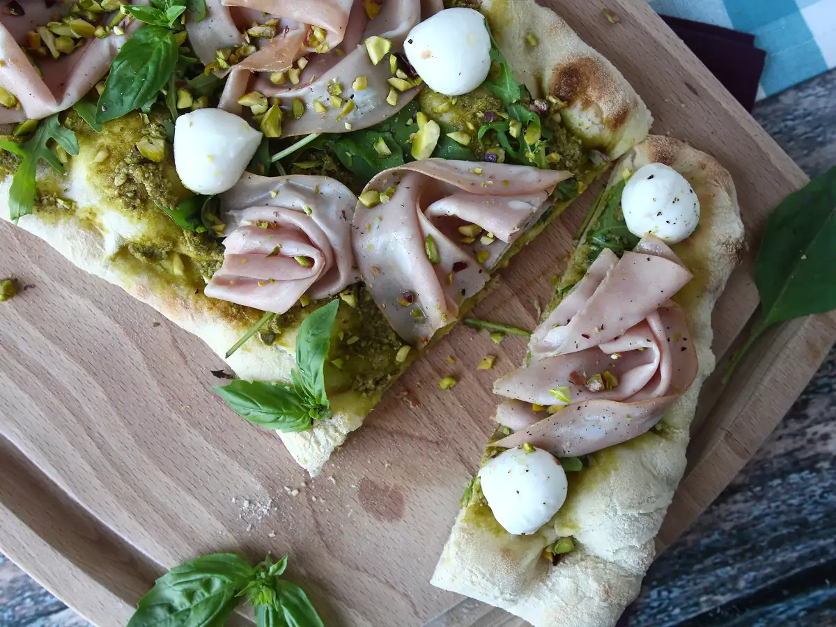 Pinsa with pesto and mortadella, ready in 10 minutes! - photo 8