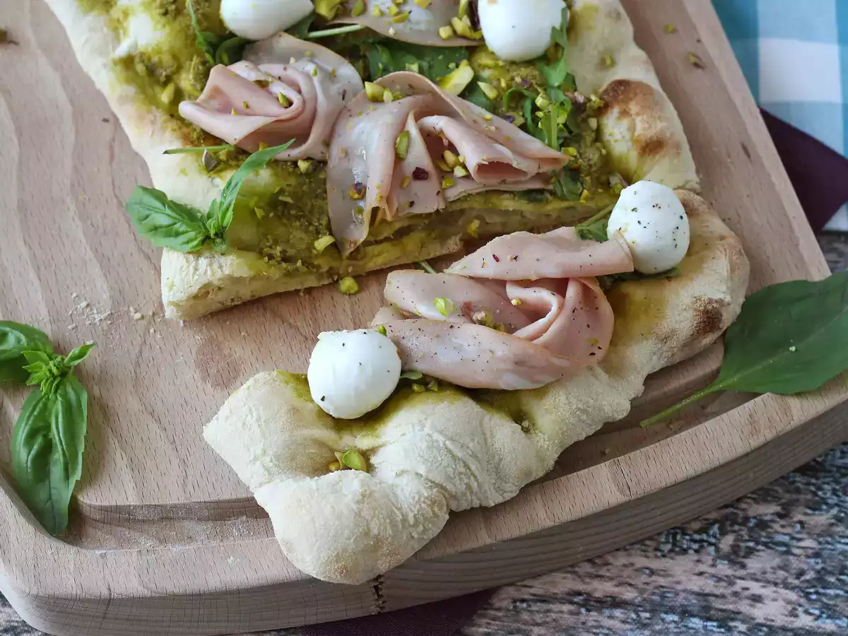 Pinsa with pesto and mortadella, ready in 10 minutes! - photo 5
