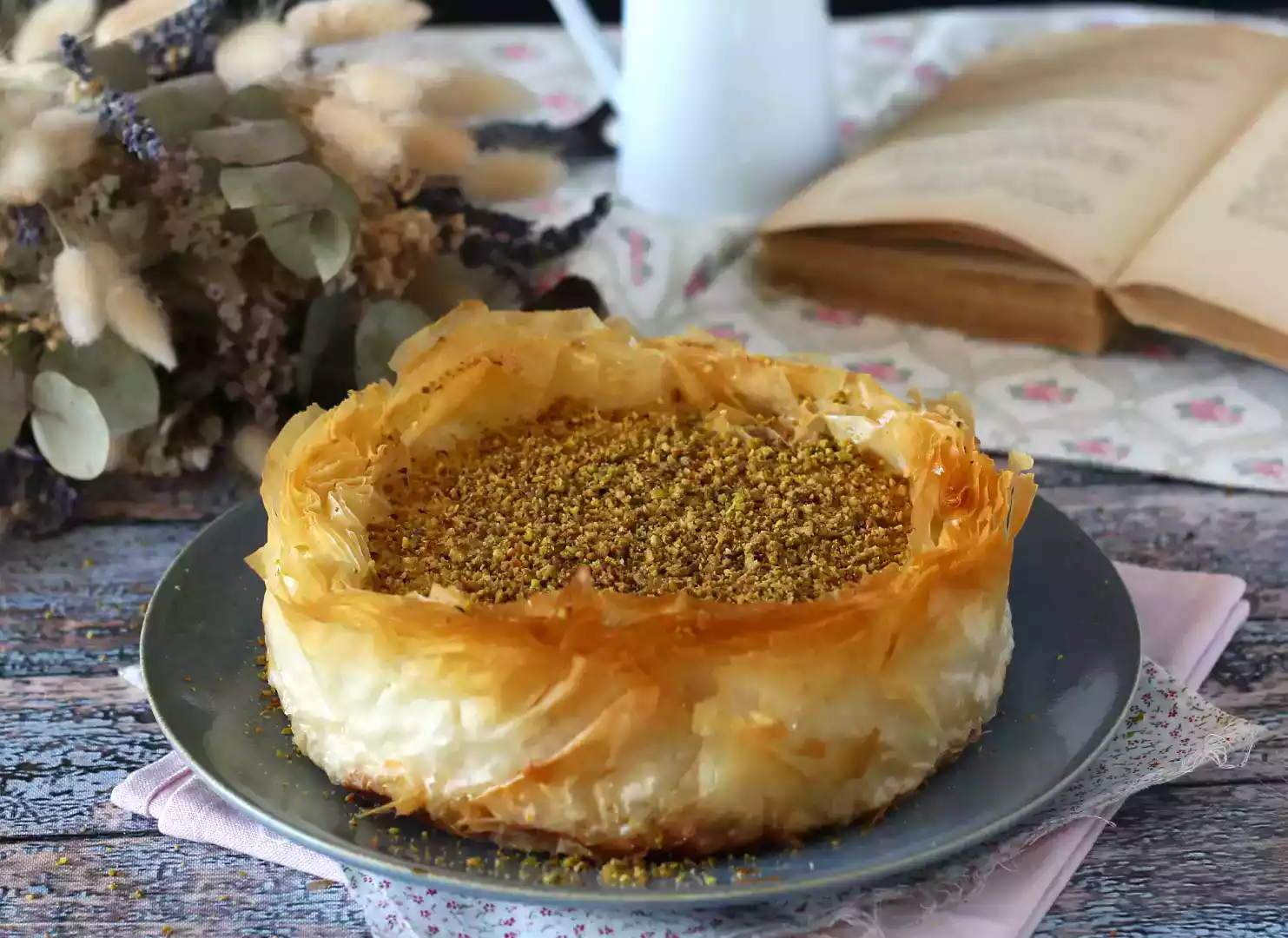 Pistachio baklava cheesecake recipe: crispy & melting