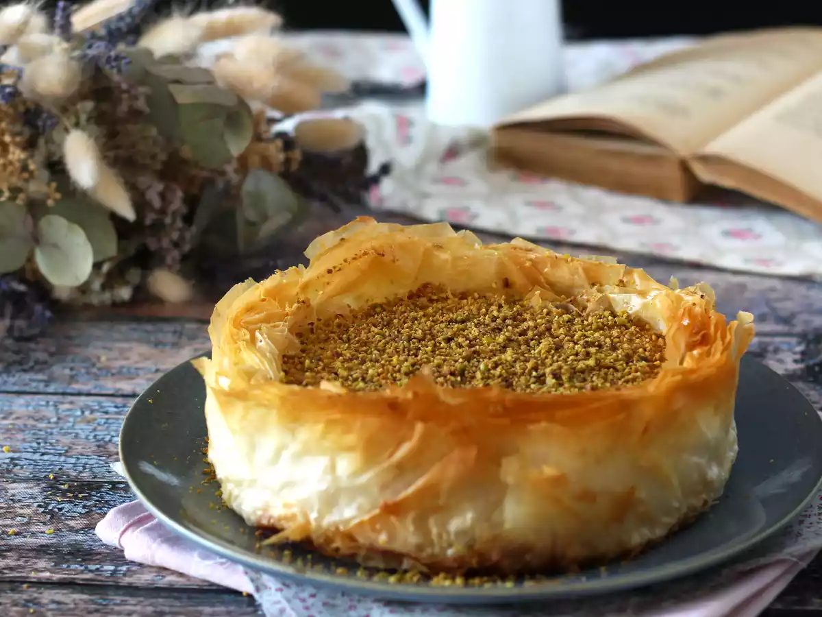 Pistachio baklava cheesecake, crispy and melting - photo 5