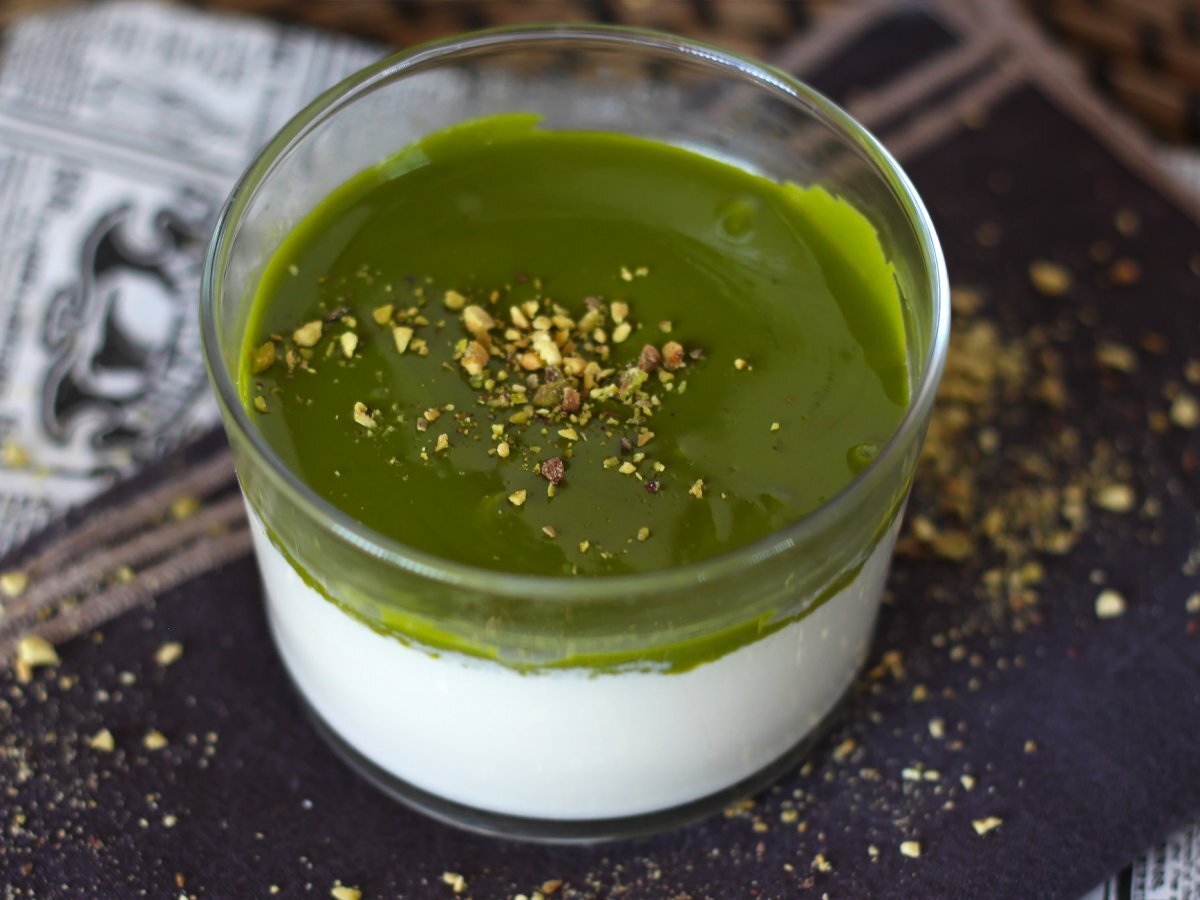 Pistachio panna cotta, the easy recipe everyone loves