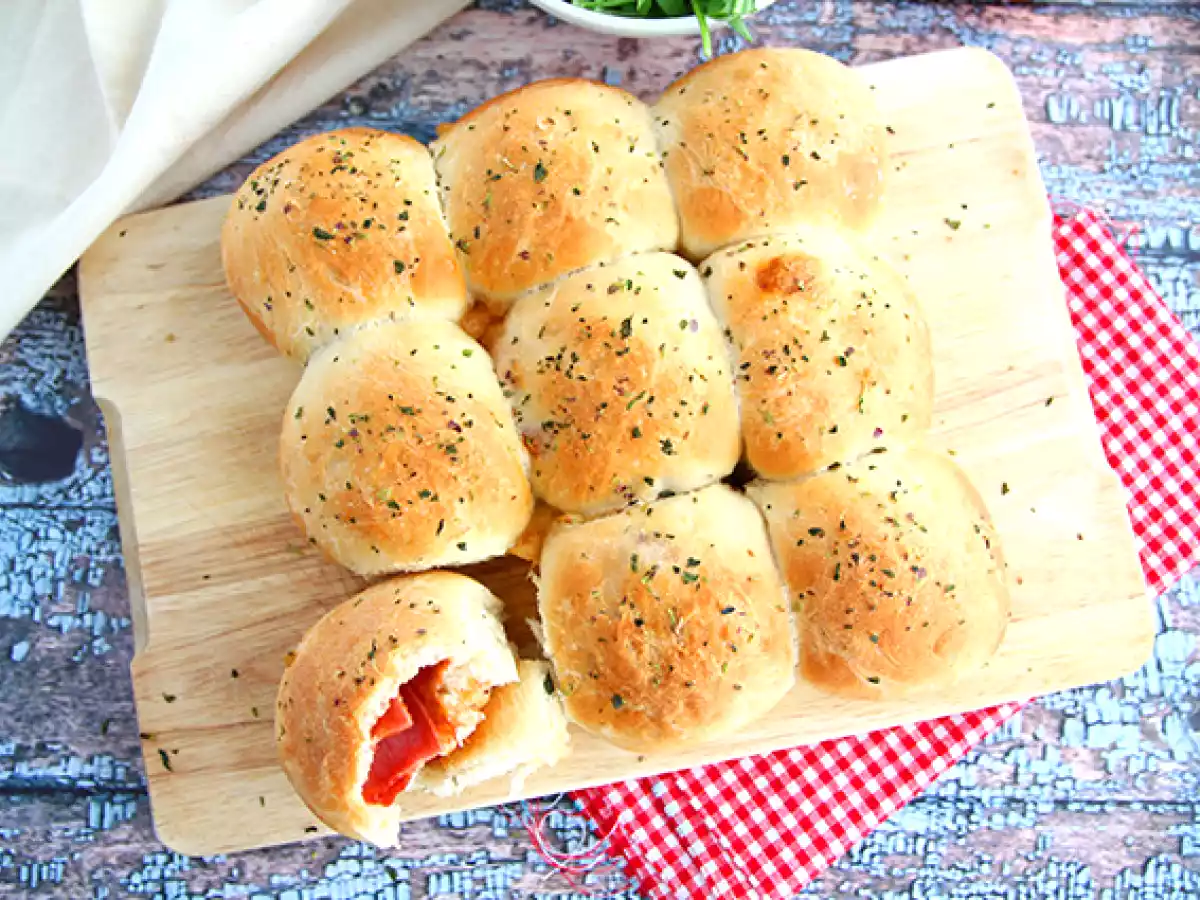 Pizza buns: stuffed buns with ham and cheese - photo 2