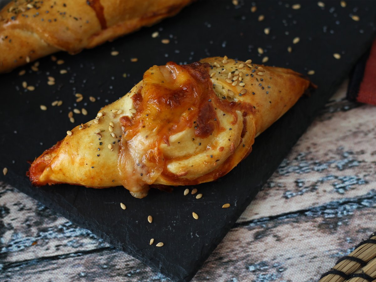 Pizza-style boat rolls stuffed with tomato sauce, ham and mozzarella