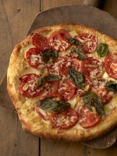 Pizza with fresh tomatoes and basil Recipe Petitchef