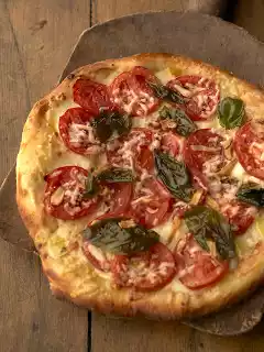 Fresh tomato and basil pizza recipe