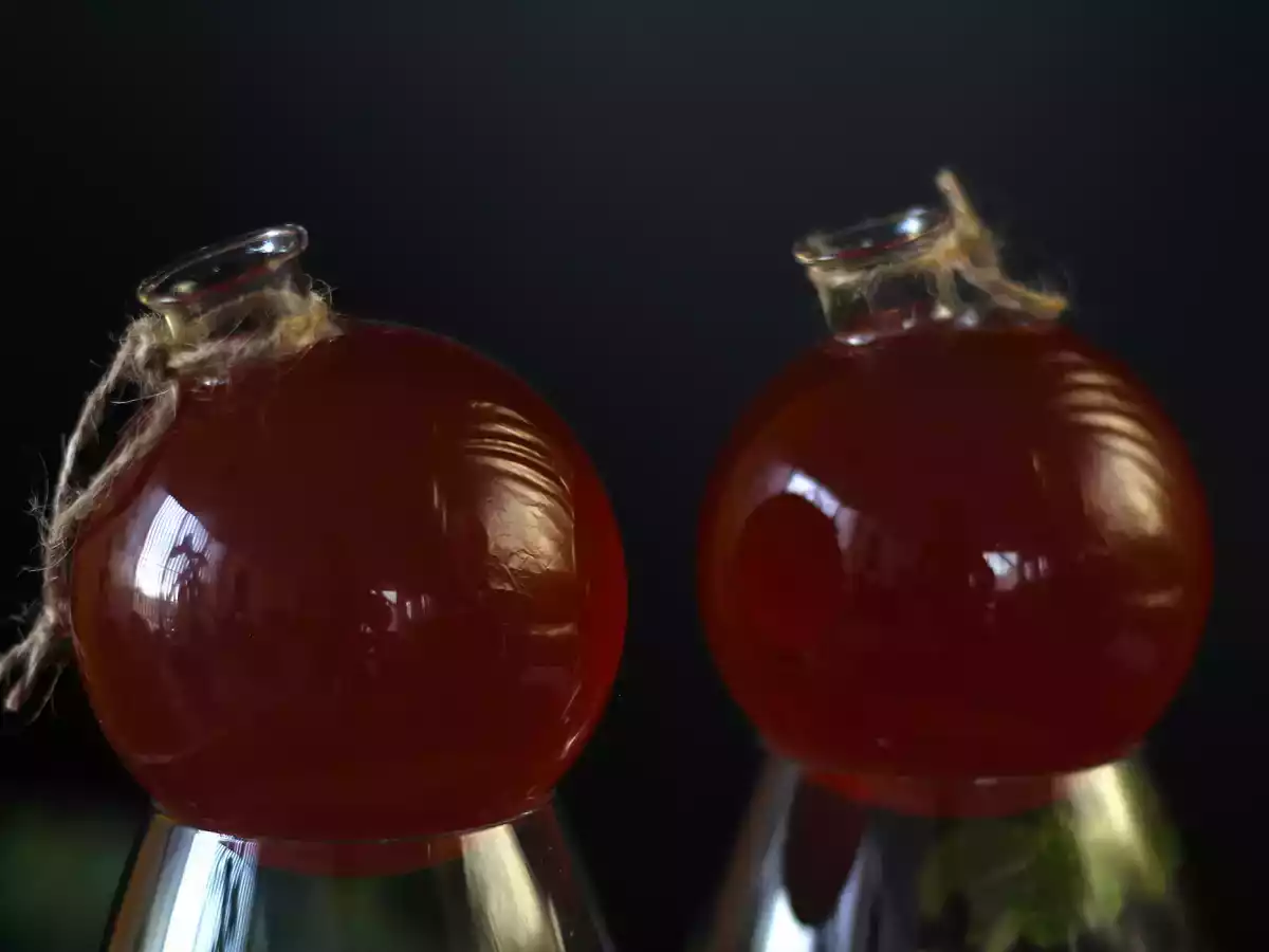 Pomegranate spritz, the cocktail in a christmas bauble! - photo 6