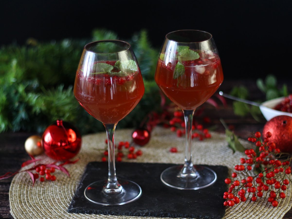 Pomegranate Spritz, the cocktail in a Christmas bauble! - photo 7